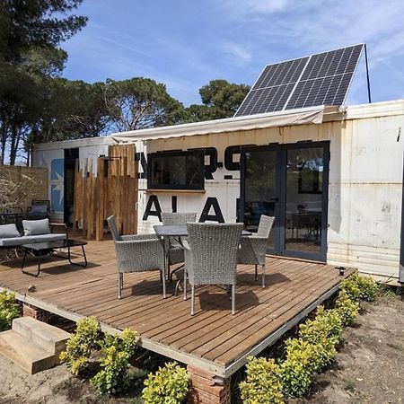 Cooltainer Retreat: Sustainable Coastal Forest Tiny House Near Barcelona Кастельдефельс Экстерьер фото